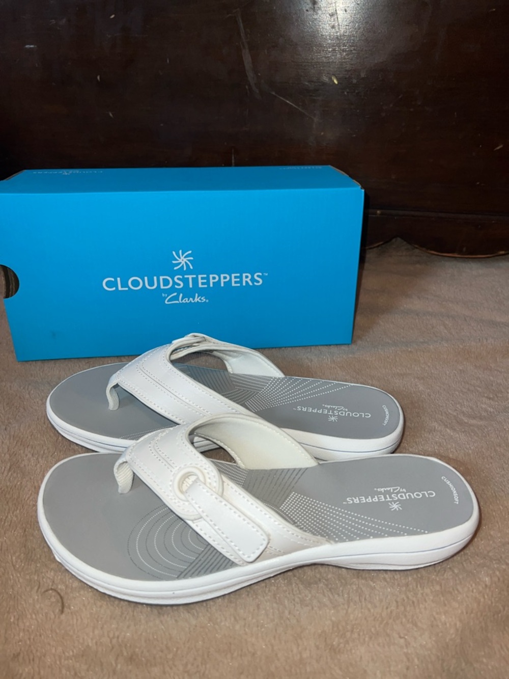 Clark’s Breeze Reyna Thong Sandal in White - Picture 3 of 6